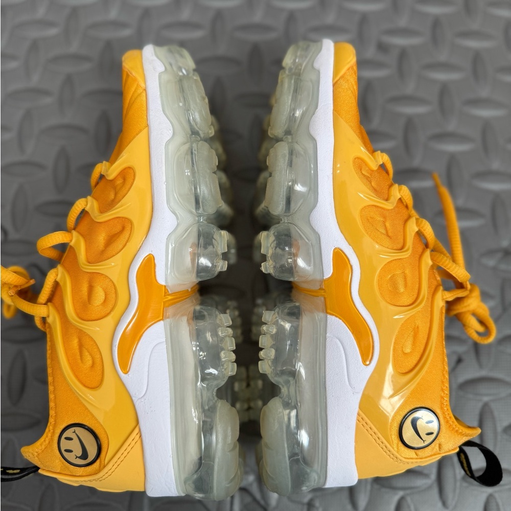 Nike Women’s Vibrant Yellow Air Vapormax Pro Shoes - Picture 3 of 10